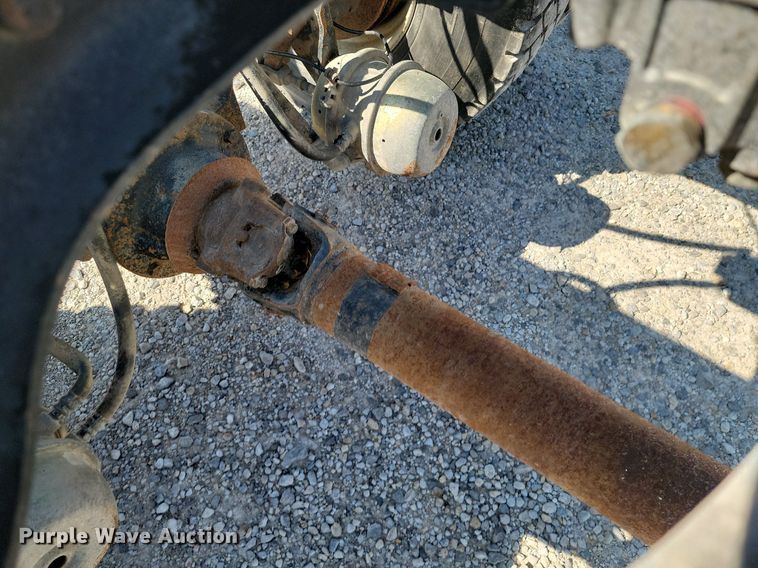 image for item JE9528 2005 International 7400 DT466  truck cab and chassis