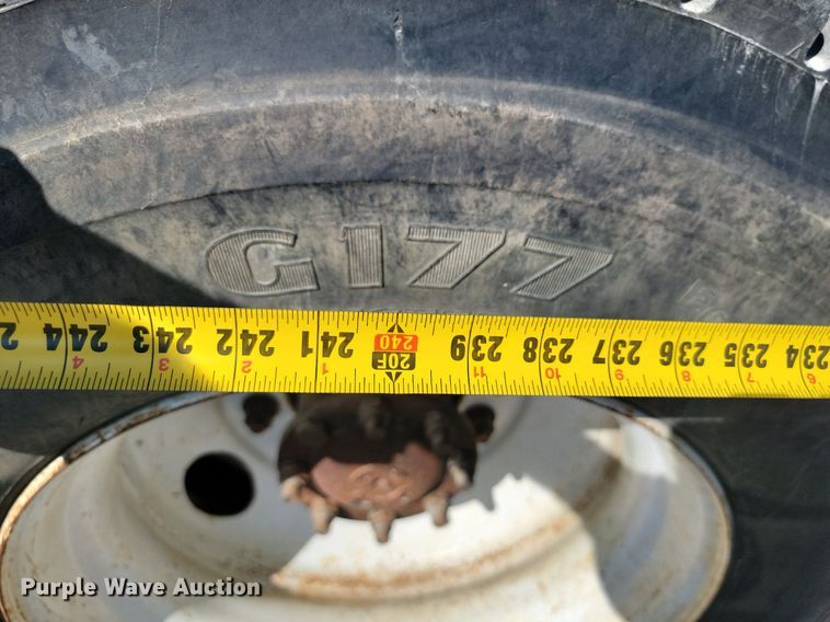 image for item JE9528 2005 International 7400 DT466  truck cab and chassis