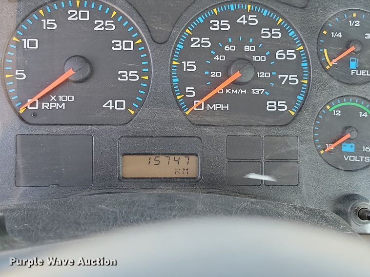 image for item JE9528 2005 International 7400 DT466  truck cab and chassis