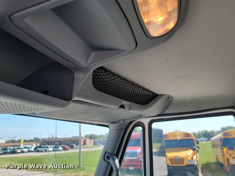 image for item JE9528 2005 International 7400 DT466  truck cab and chassis