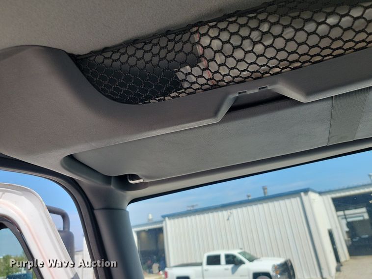 image for item JE9528 2005 International 7400 DT466  truck cab and chassis