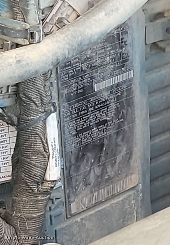 image for item JE9528 2005 International 7400 DT466  truck cab and chassis