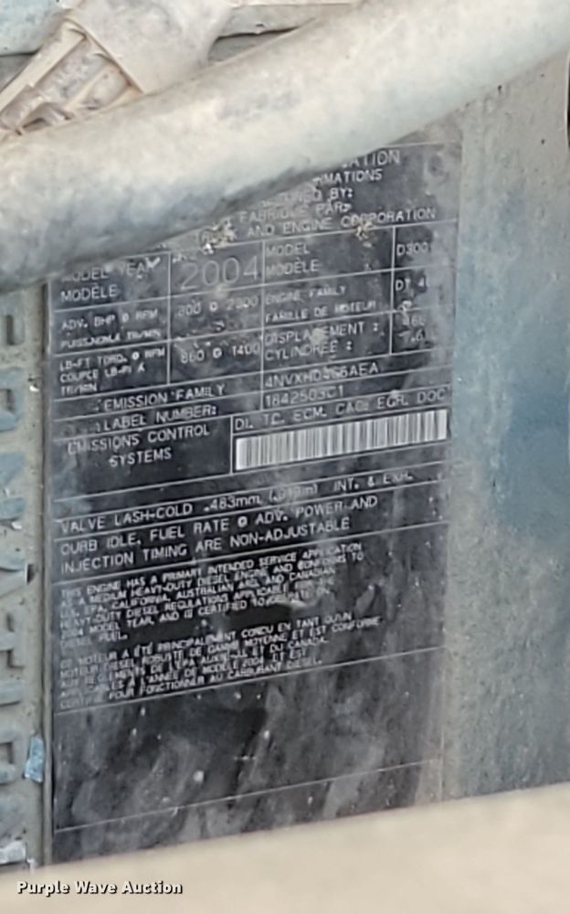 image for item JE9528 2005 International 7400 DT466  truck cab and chassis