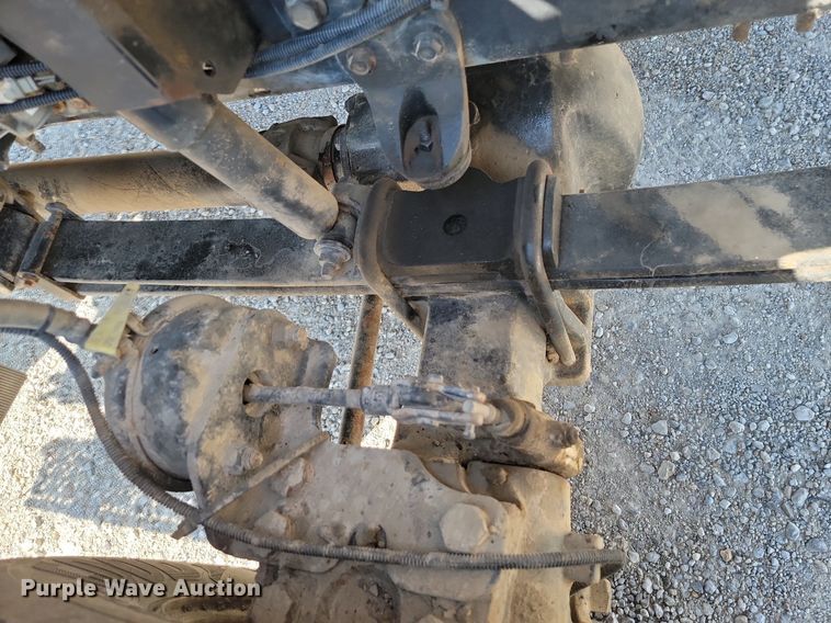 image for item JE9528 2005 International 7400 DT466  truck cab and chassis