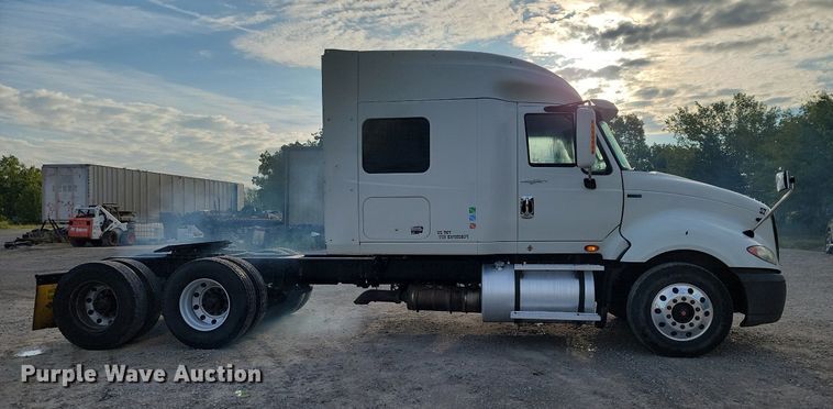 image for item JE9532 2014 International ProStar Plus  semi truck
