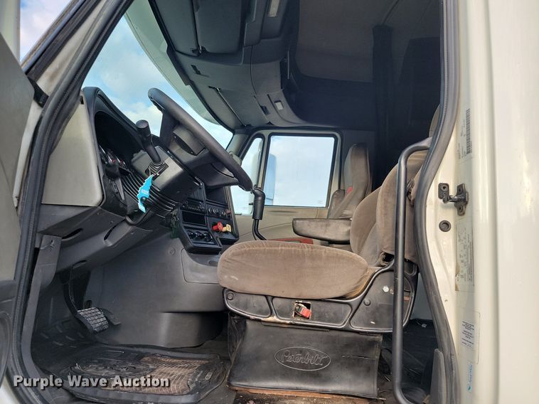 image for item JE9532 2014 International ProStar Plus  semi truck