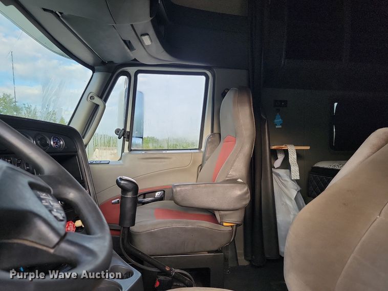 image for item JE9532 2014 International ProStar Plus  semi truck