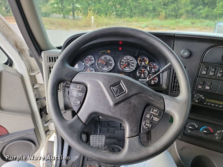 image for item JE9532 2014 International ProStar Plus  semi truck