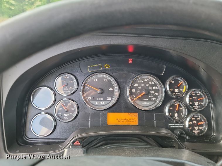 image for item JE9532 2014 International ProStar Plus  semi truck