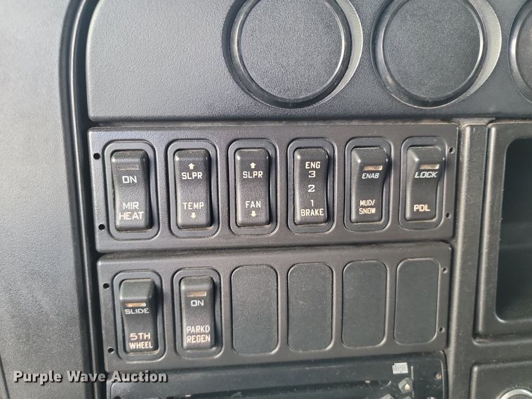 image for item JE9532 2014 International ProStar Plus  semi truck