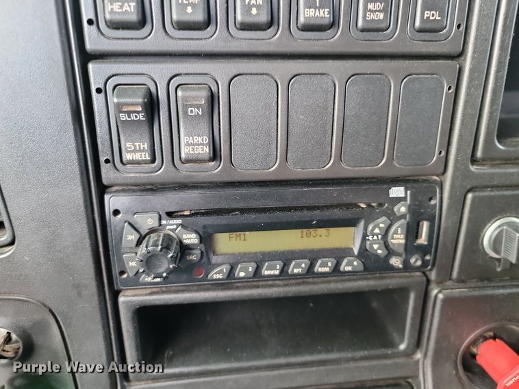 image for item JE9532 2014 International ProStar Plus  semi truck