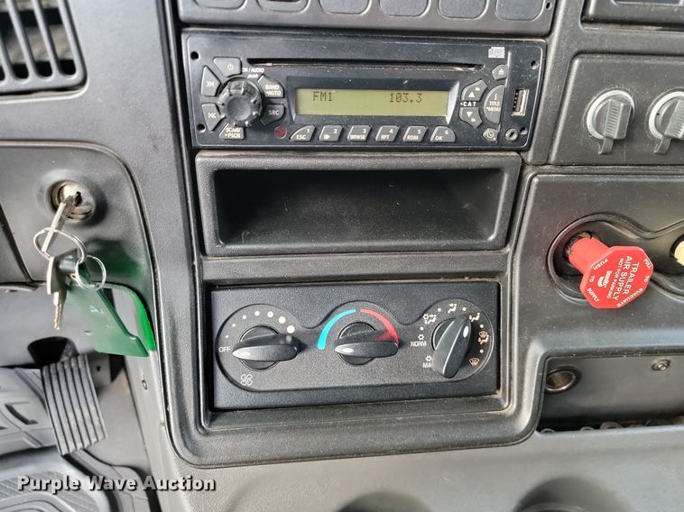 image for item JE9532 2014 International ProStar Plus  semi truck