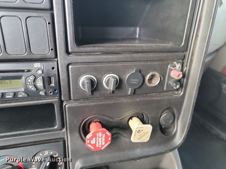 image for item JE9532 2014 International ProStar Plus  semi truck