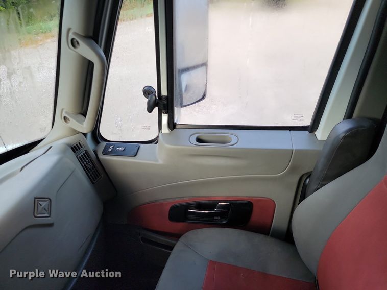 image for item JE9532 2014 International ProStar Plus  semi truck