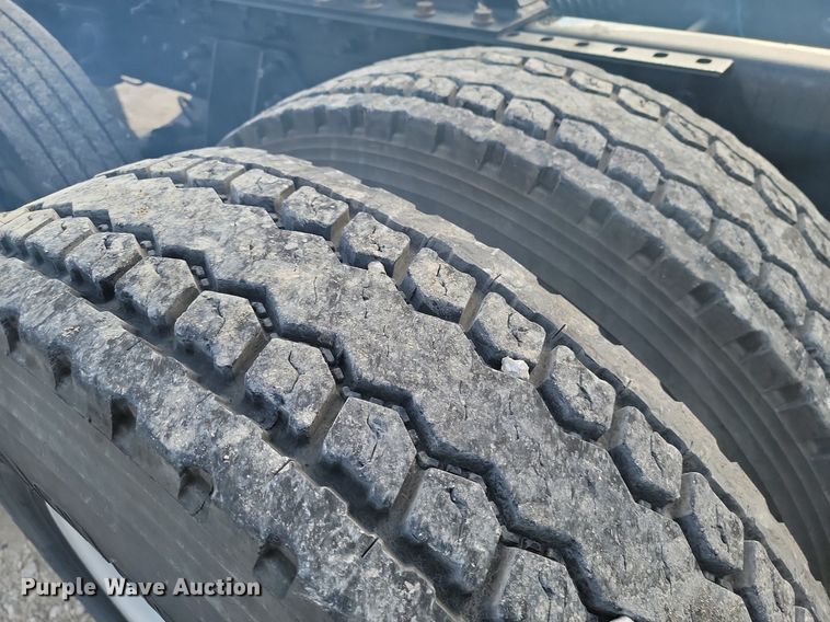 image for item JE9532 2014 International ProStar Plus  semi truck