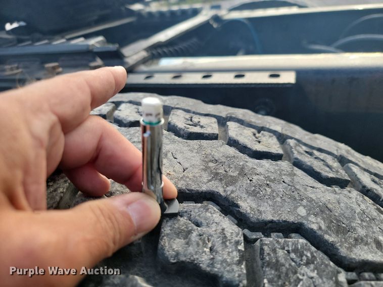 image for item JE9532 2014 International ProStar Plus  semi truck