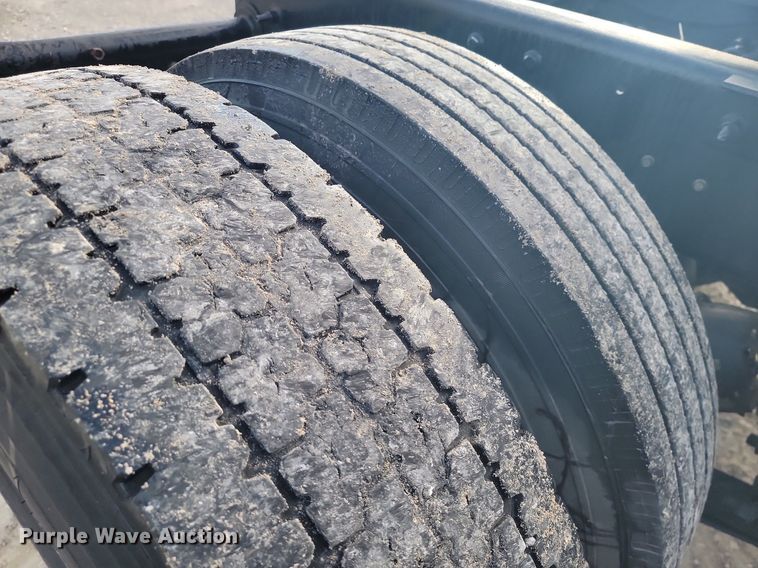 image for item JE9532 2014 International ProStar Plus  semi truck