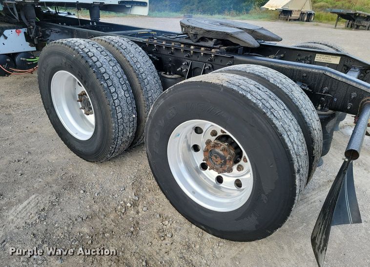 image for item JE9532 2014 International ProStar Plus  semi truck