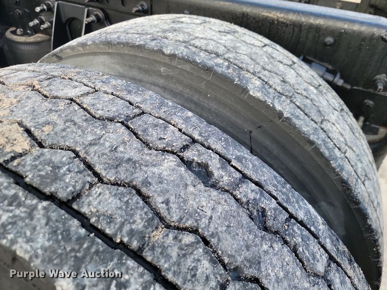 image for item JE9532 2014 International ProStar Plus  semi truck