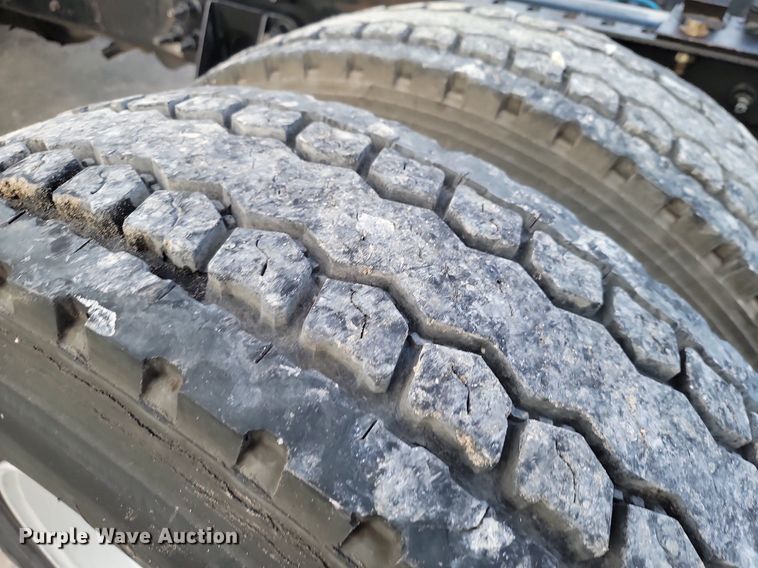 image for item JE9532 2014 International ProStar Plus  semi truck