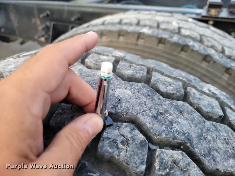 image for item JE9532 2014 International ProStar Plus  semi truck