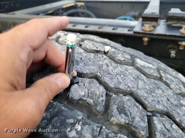 image for item JE9532 2014 International ProStar Plus  semi truck