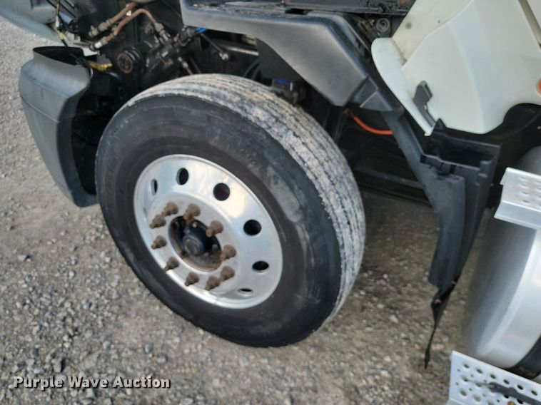 image for item JE9532 2014 International ProStar Plus  semi truck