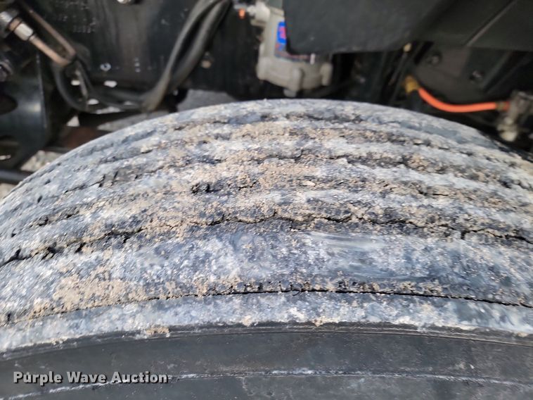 image for item JE9532 2014 International ProStar Plus  semi truck