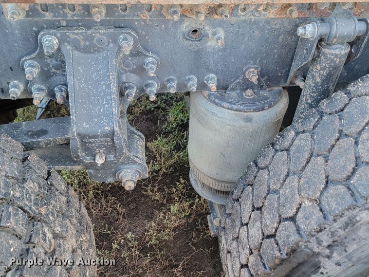 image for item JW9632 2009 Volvo VNM  semi truck