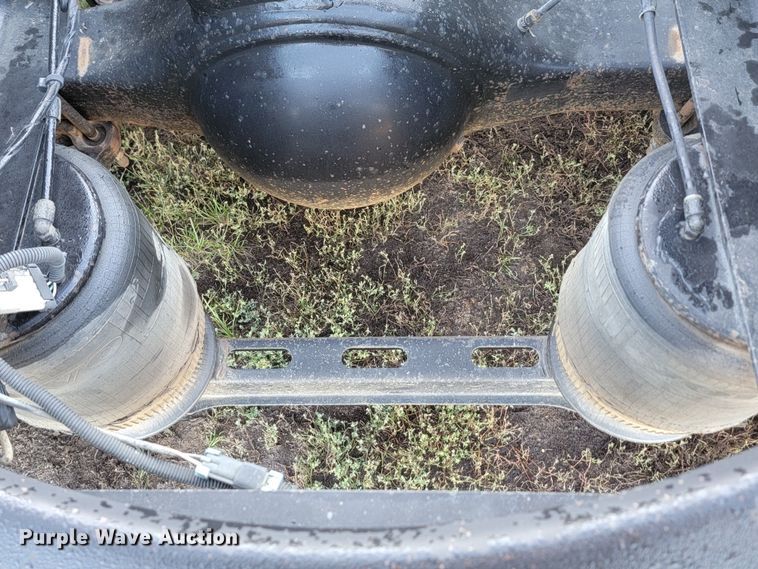 image for item JW9632 2009 Volvo VNM  semi truck