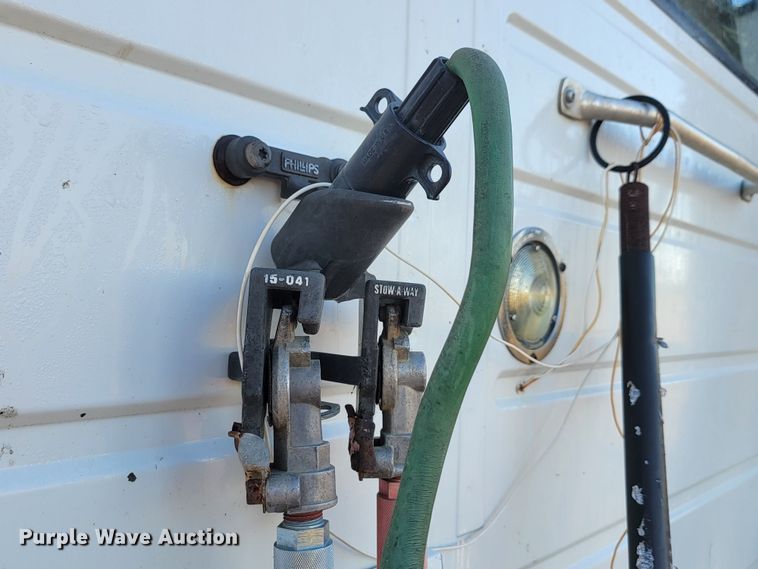 image for item JW9632 2009 Volvo VNM  semi truck