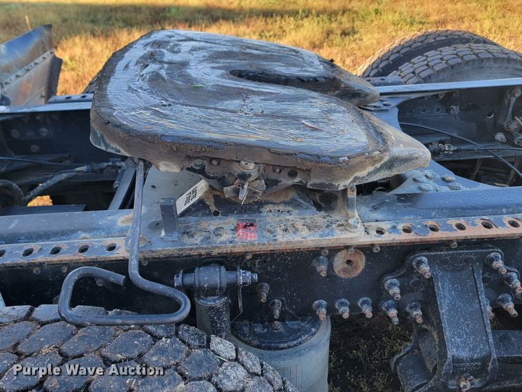 image for item JW9632 2009 Volvo VNM  semi truck