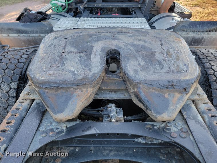 image for item JW9632 2009 Volvo VNM  semi truck