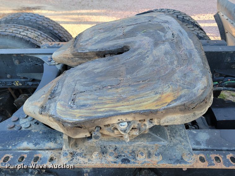 image for item JW9632 2009 Volvo VNM  semi truck