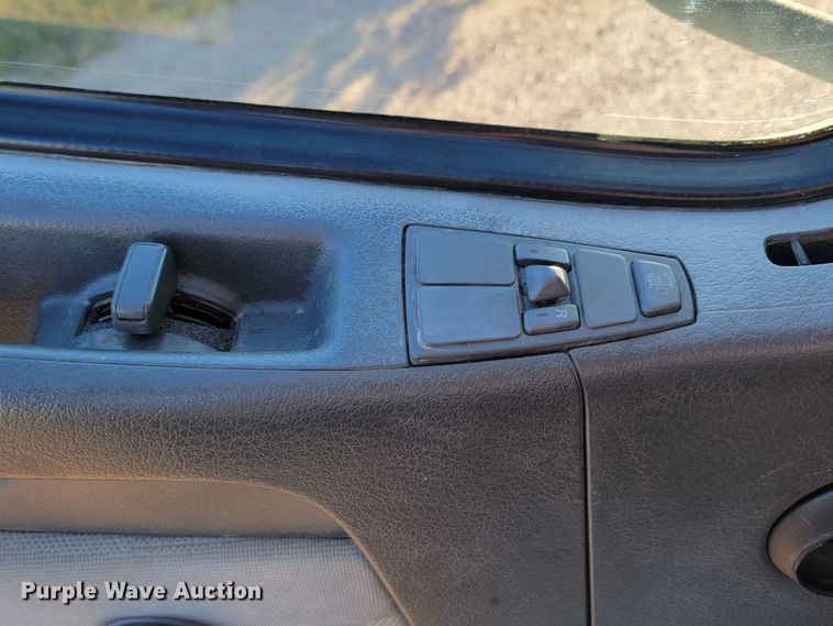 image for item JW9632 2009 Volvo VNM  semi truck