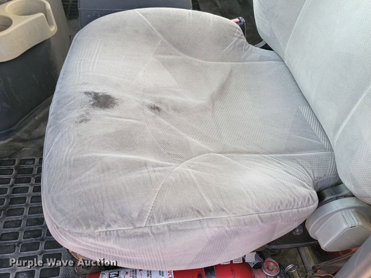 image for item JW9632 2009 Volvo VNM  semi truck