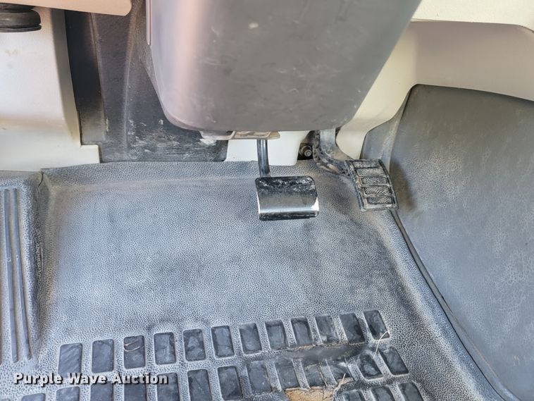 image for item JW9632 2009 Volvo VNM  semi truck