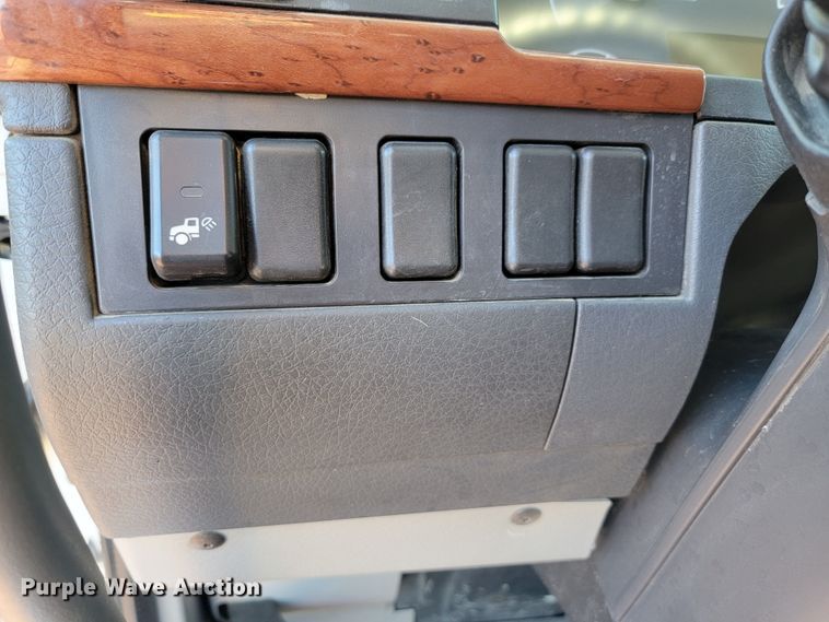 image for item JW9632 2009 Volvo VNM  semi truck