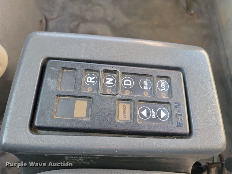 image for item JW9632 2009 Volvo VNM  semi truck