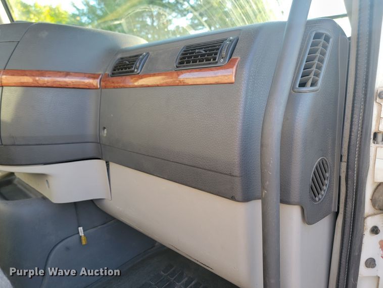 image for item JW9632 2009 Volvo VNM  semi truck