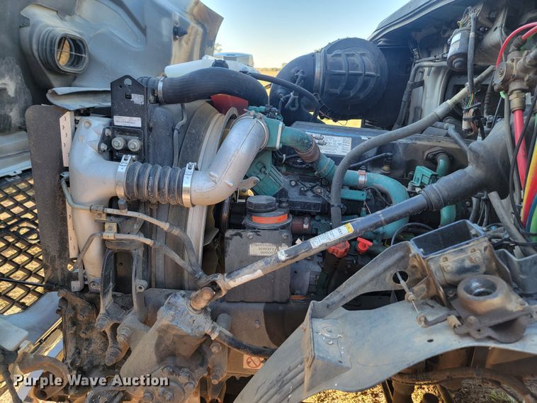 image for item JW9632 2009 Volvo VNM  semi truck