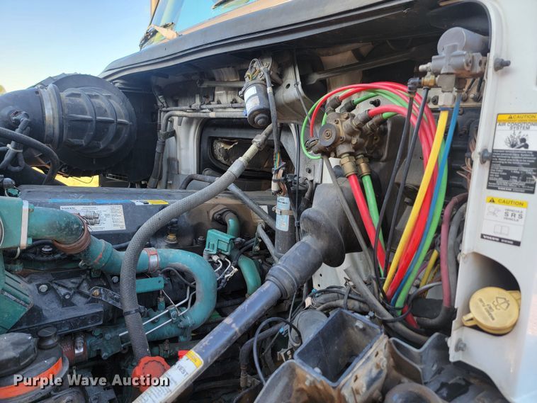 image for item JW9632 2009 Volvo VNM  semi truck