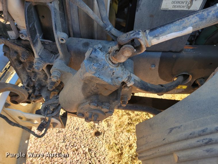 image for item JW9632 2009 Volvo VNM  semi truck