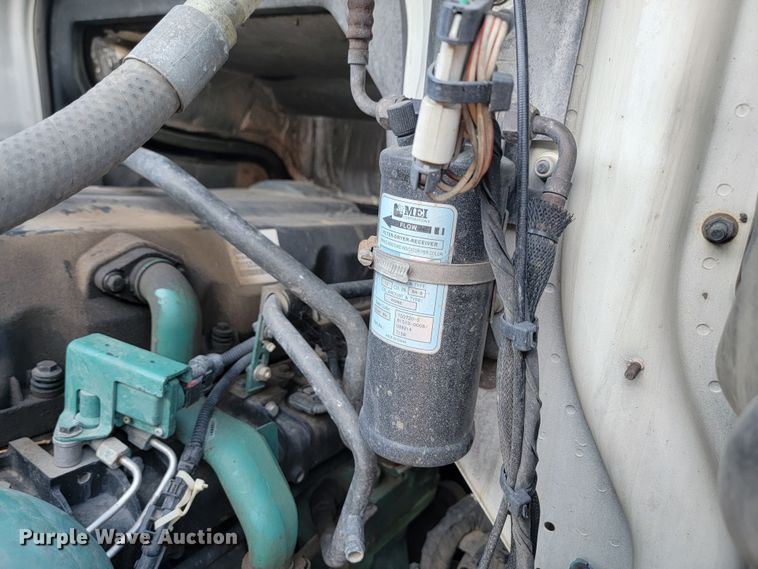 image for item JW9632 2009 Volvo VNM  semi truck