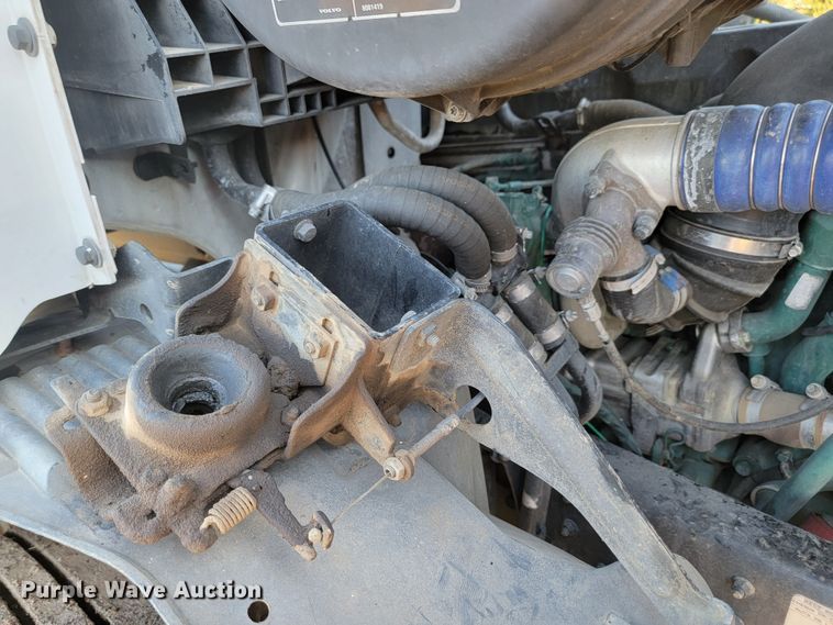 image for item JW9632 2009 Volvo VNM  semi truck