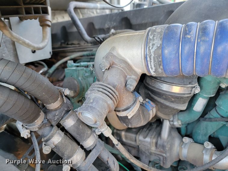 image for item JW9632 2009 Volvo VNM  semi truck