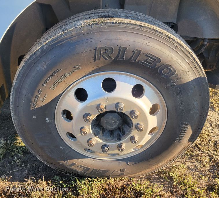 image for item JW9632 2009 Volvo VNM  semi truck