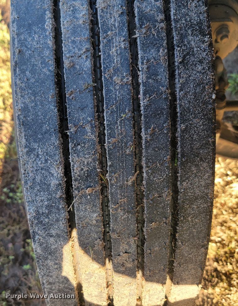 image for item JW9632 2009 Volvo VNM  semi truck