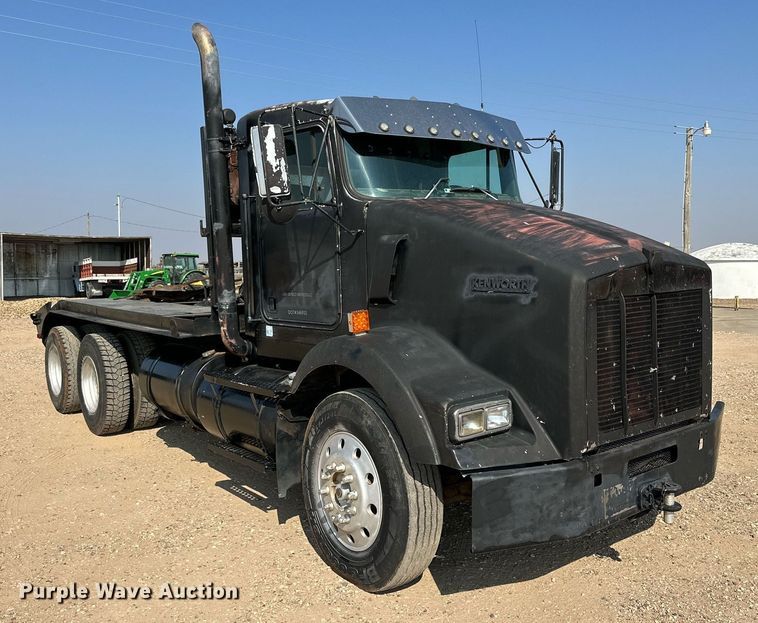 image for item KM9803 1999 Kenworth T800  winch truck