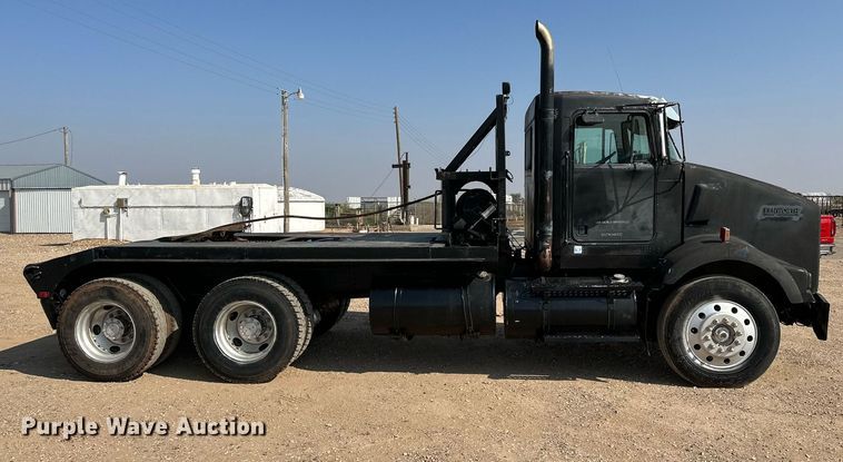 image for item KM9803 1999 Kenworth T800  winch truck